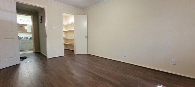 Building Photo - 9700 Leawood Blvd