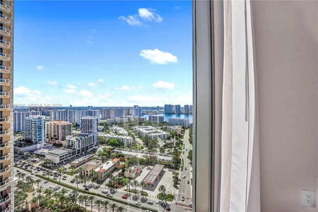 Building Photo - 17901 Collins Ave