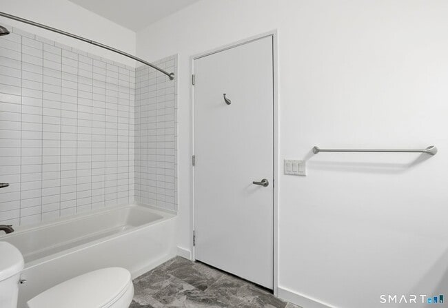 Building Photo - 19 Day St