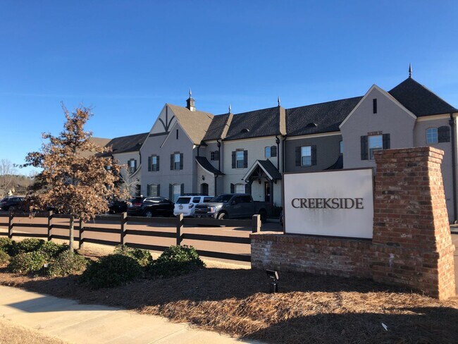 Building Photo - 3 Bedroom, 3.5 Bath Condo in Oxford Mississippi in Creekside.