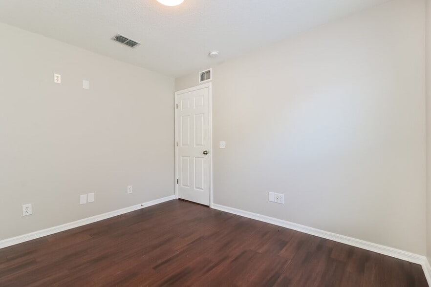 Building Photo - 8522 Hawbuck St