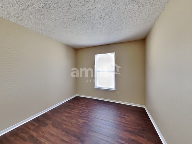 Building Photo - 10338 Kensington Way