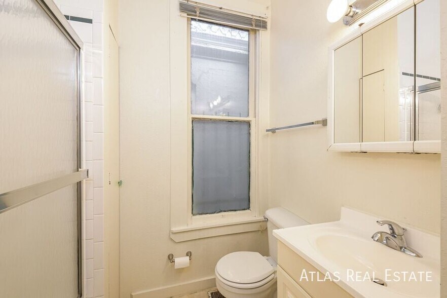 Building Photo - 3102 Wyandot St