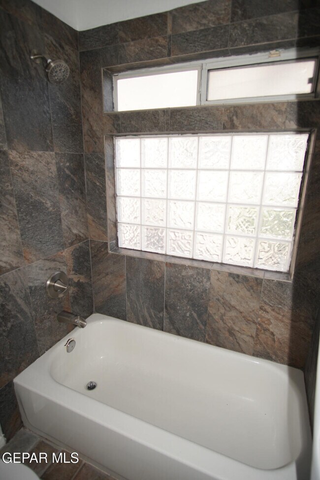 Building Photo - 6040 Los Siglos Dr