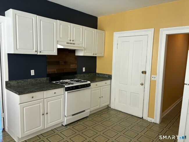 Building Photo - 17 Pearl St