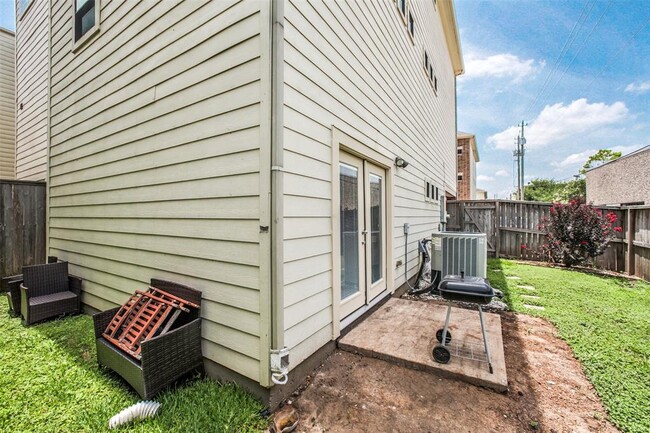 Building Photo - 3662 Main Plaza Dr