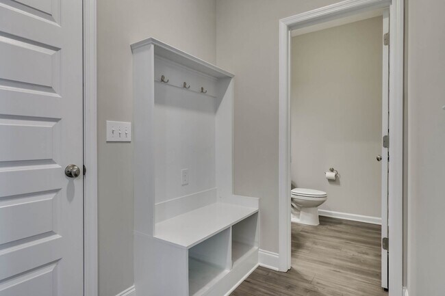 Building Photo - Beautifully maintained 4 / 2.5 home in Joh...