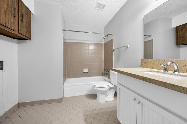 Building Photo - cpl8