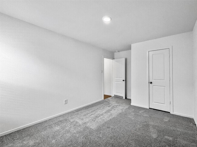 Building Photo - 6022 Starling Dr