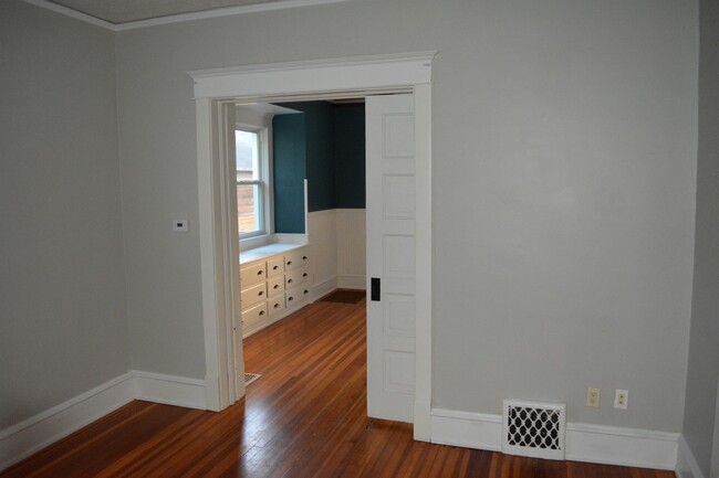 Building Photo - 109 Fairview Ave