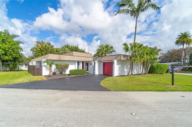 Primary Photo - 5601 White Cedar Ln