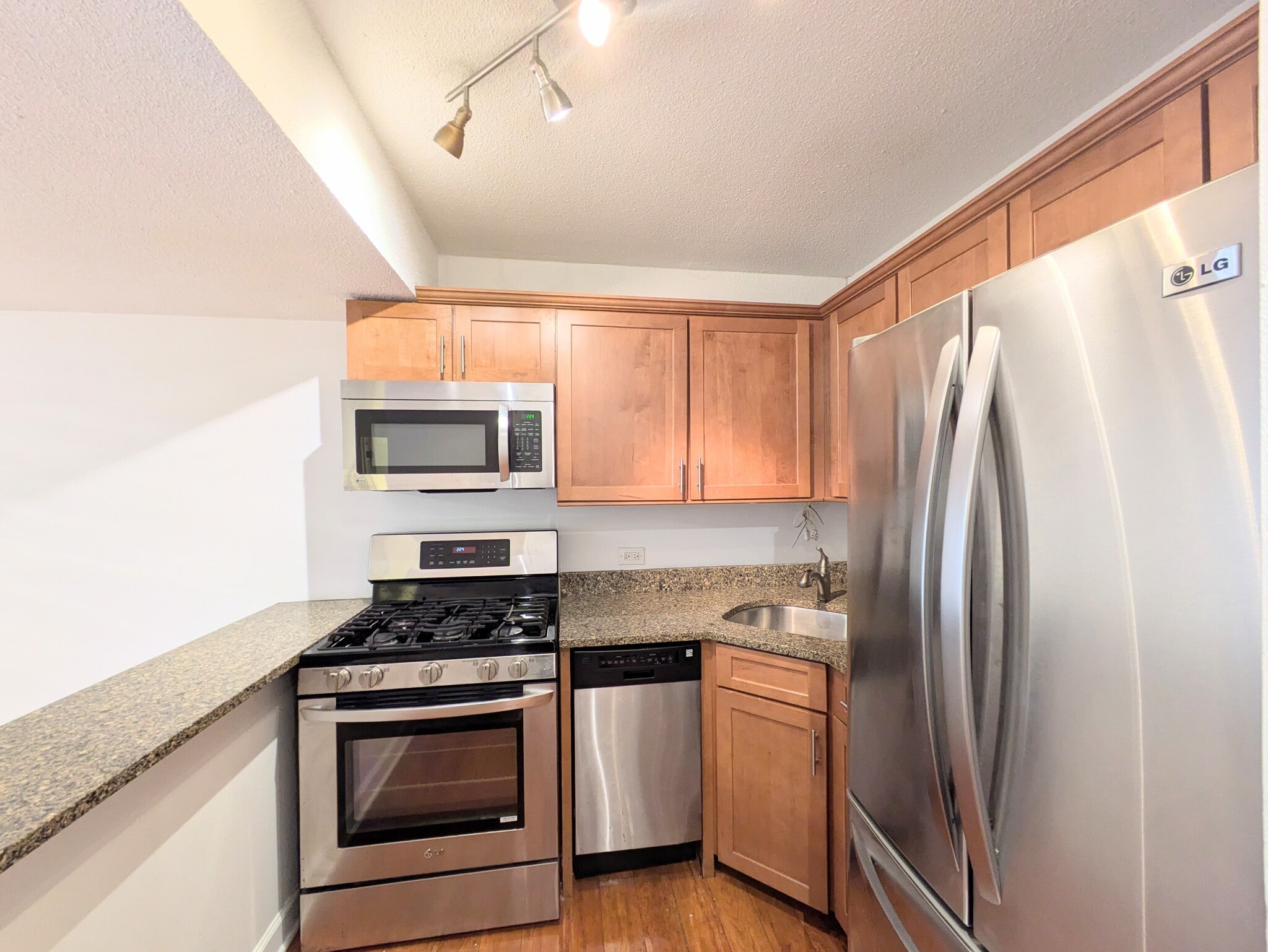 Building Photo - 230 E Ontario St