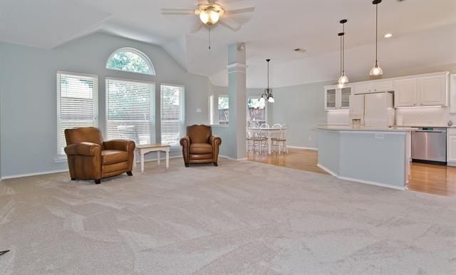 Building Photo - 3700 Villanova Dr