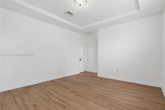 Building Photo - 10940 NW 87th Ln
