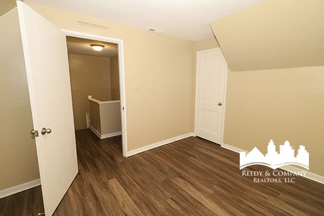 Building Photo - Gorgeous Two-Story White House with Bonus Room