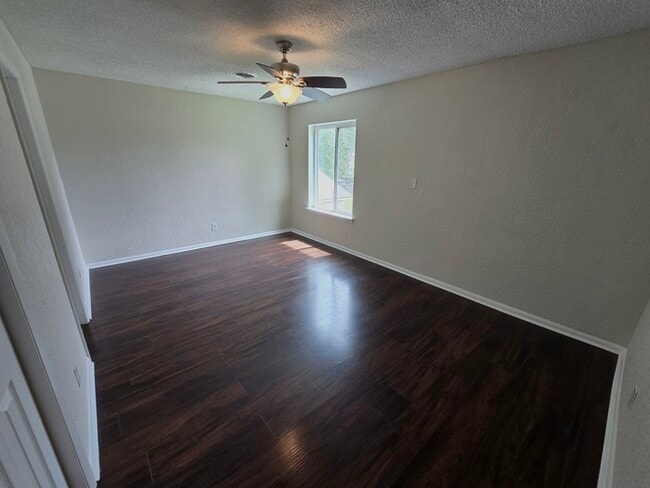 Building Photo - Charming 3BD/3BA Home with Modern Upgrades