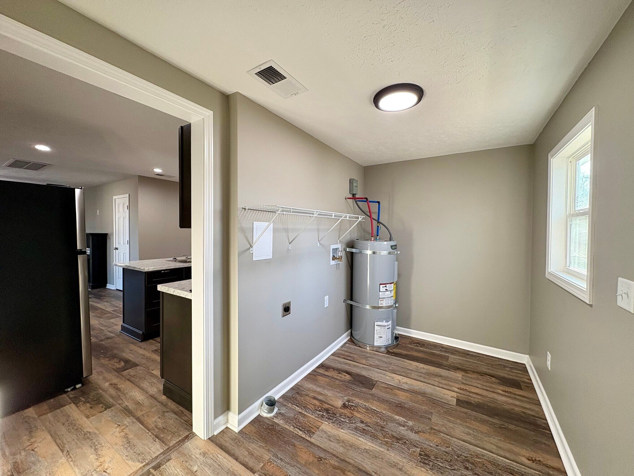 Building Photo - 422 Lexington Ave