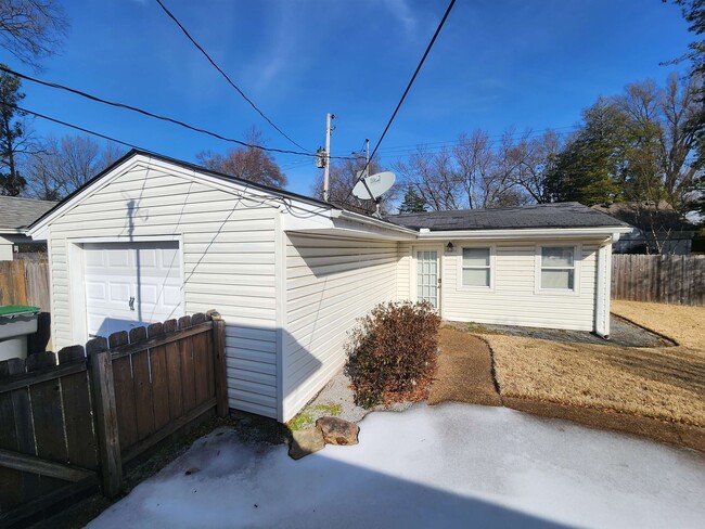 Building Photo - 3780 Cardinal Ave