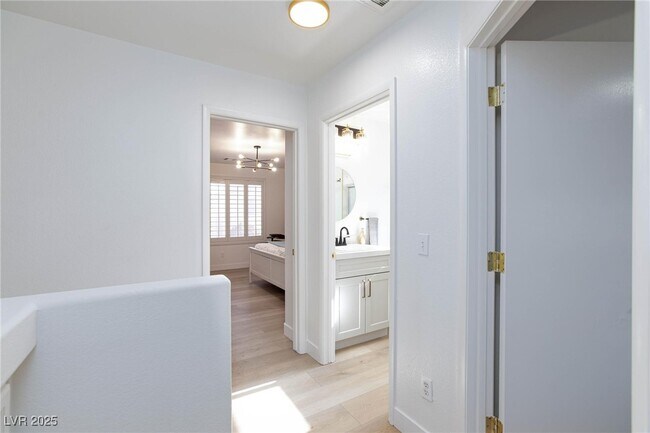 Building Photo - 9762 Silver Dusk Ct