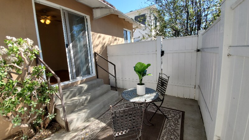 Building Photo - 2226 S Carmelina Ave