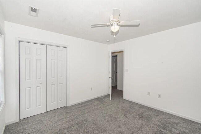 Building Photo - 1075 New Village Dr NW