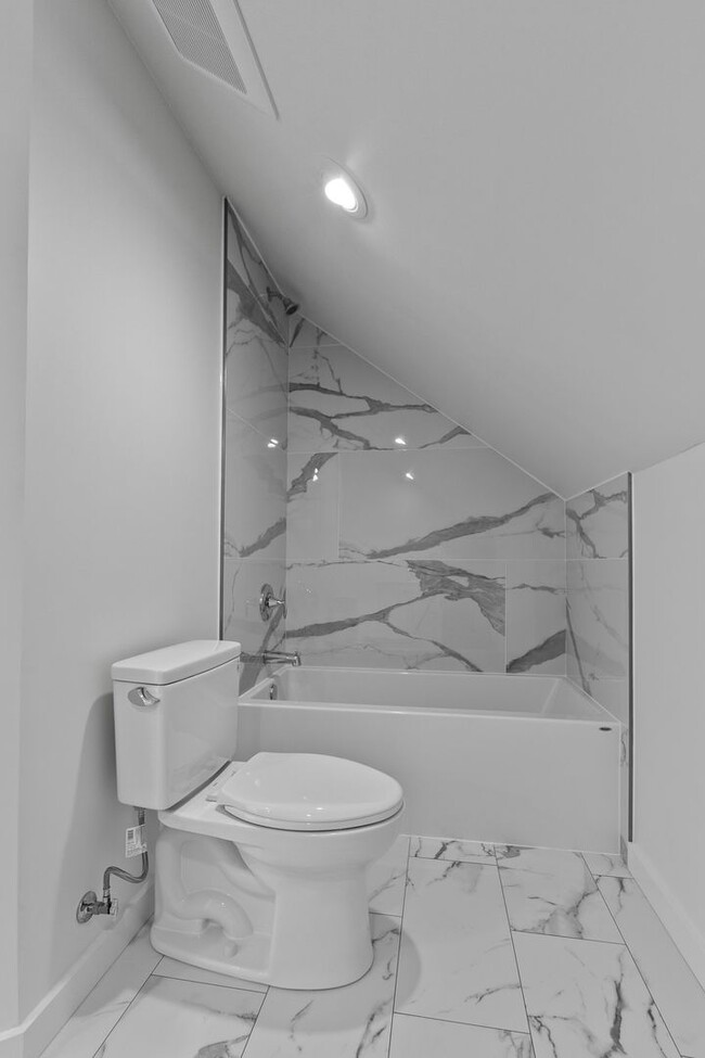 Building Photo - 4bd/2.75ba Seattle Home