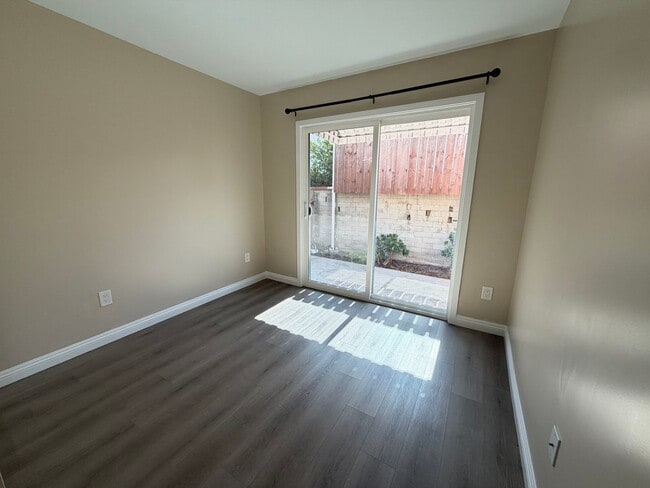 Building Photo - 1039 Prospect Ave