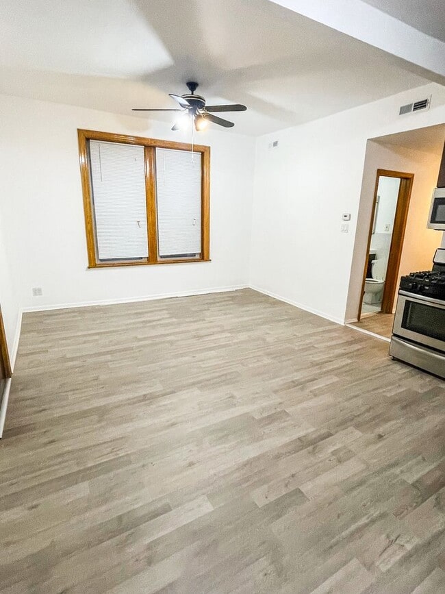 Building Photo - Fabulous Location in Wicker Park/Humboldt ...