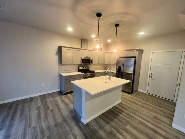 Building Photo - 2223 Eversull Ln