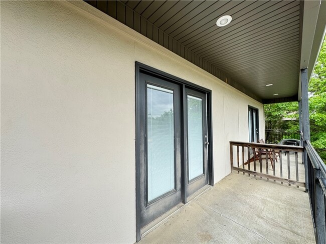 Building Photo - 2131 N Crossover Rd