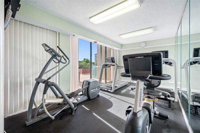 Building Photo - 1 Key Capri