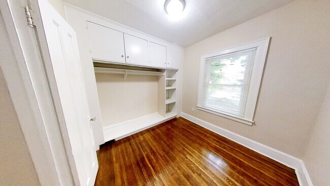 Building Photo - 96 Laburnam Crescent