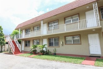 Building Photo - 3019 SW 68th Terrace