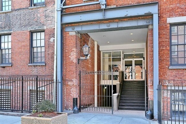 Building Photo - 187 Wayne St