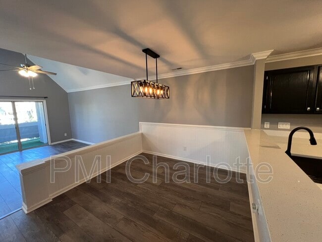 Building Photo - 9225 Ravenwing Dr