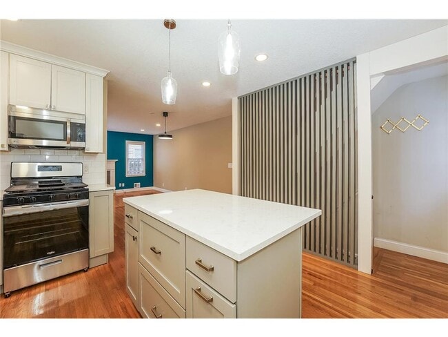 Building Photo - 5928 York Ave S