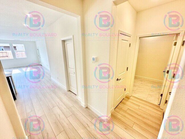 Building Photo - Modern Elegance in the Heart of Carson City- 3-Bedroom Home