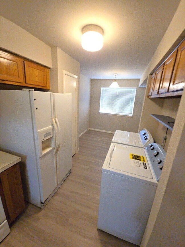 Building Photo - 15625 Weldon Dr