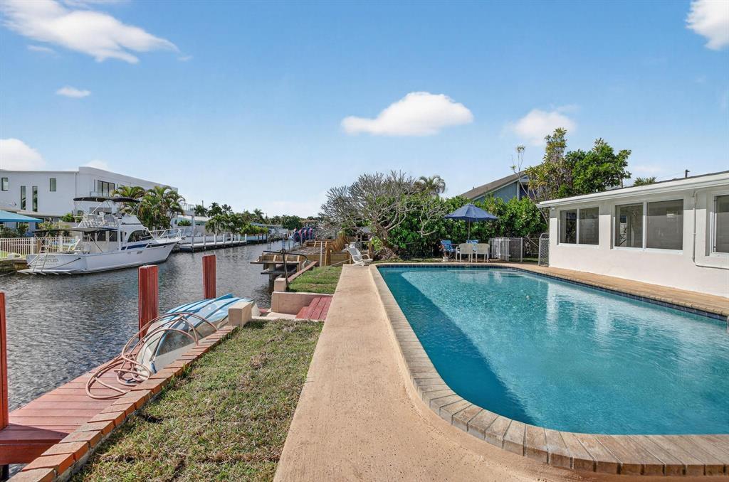 Building Photo - 1120 Mango Is