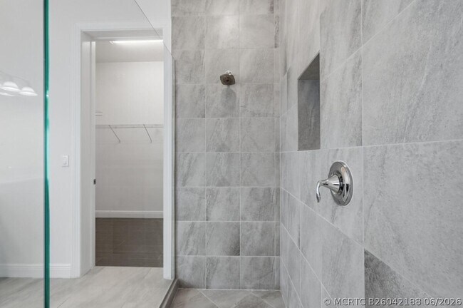 Building Photo - 11760 Bayview Cir