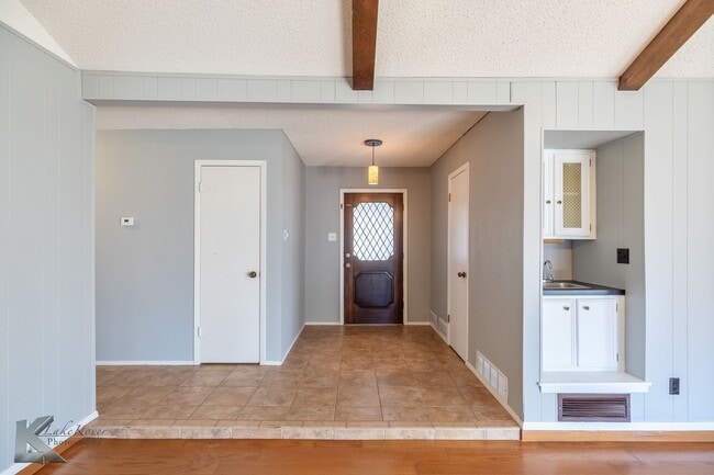 Building Photo - Cul-de-Sac 3/2/2; NEW INTERIOR PAINT DEC 2025; NEW CARPET DEC 2025!