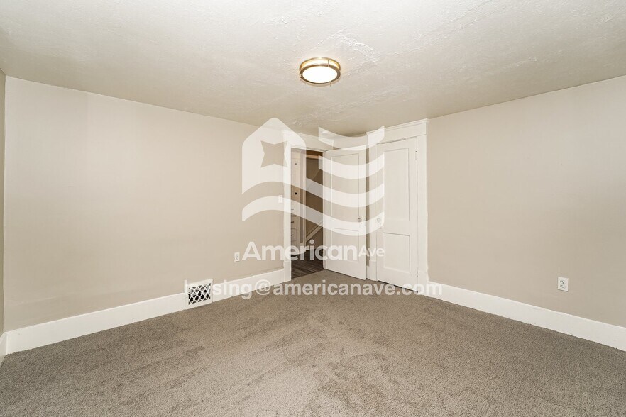 Building Photo - 1247 Hoover Pl NW