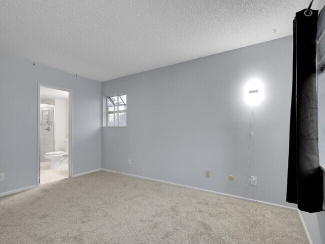Building Photo - $1,500.00, 2-bed, 2-bath located in Denver with $500 OFF FIRST MONTH'S RENT!