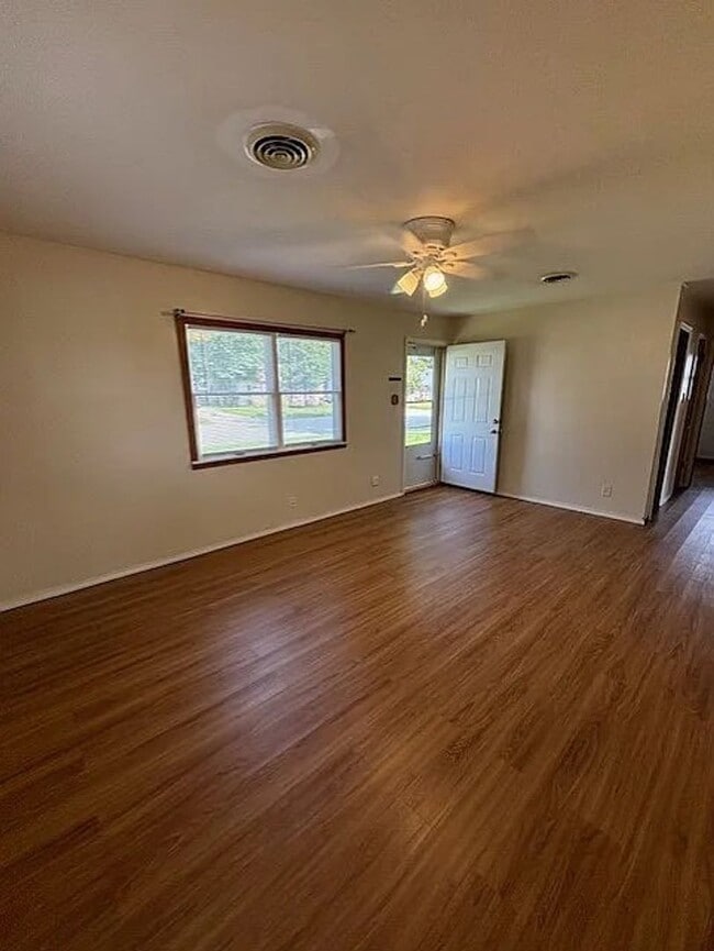 Building Photo - 1324 Fairlawn Dr