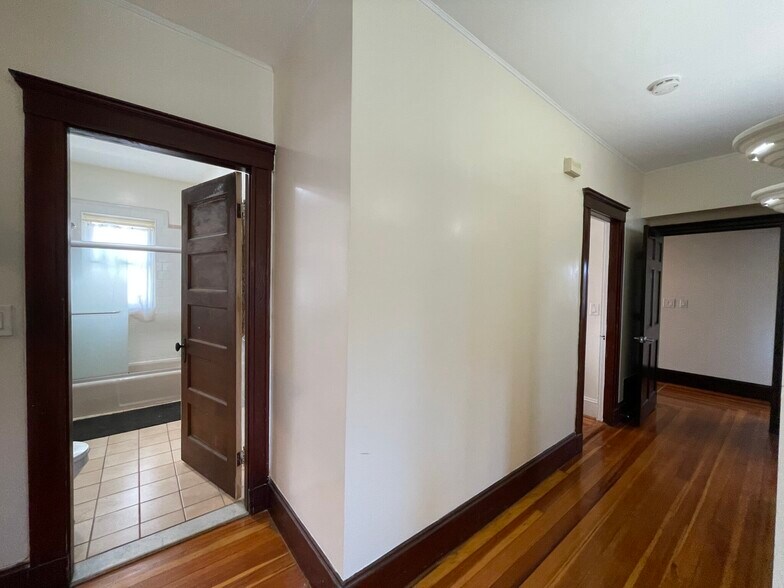 Building Photo - 58 Hobson St