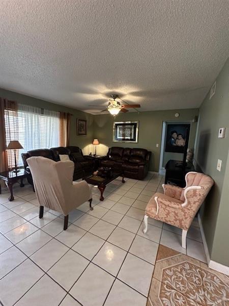 Building Photo - 325 Knotty Pine Cir