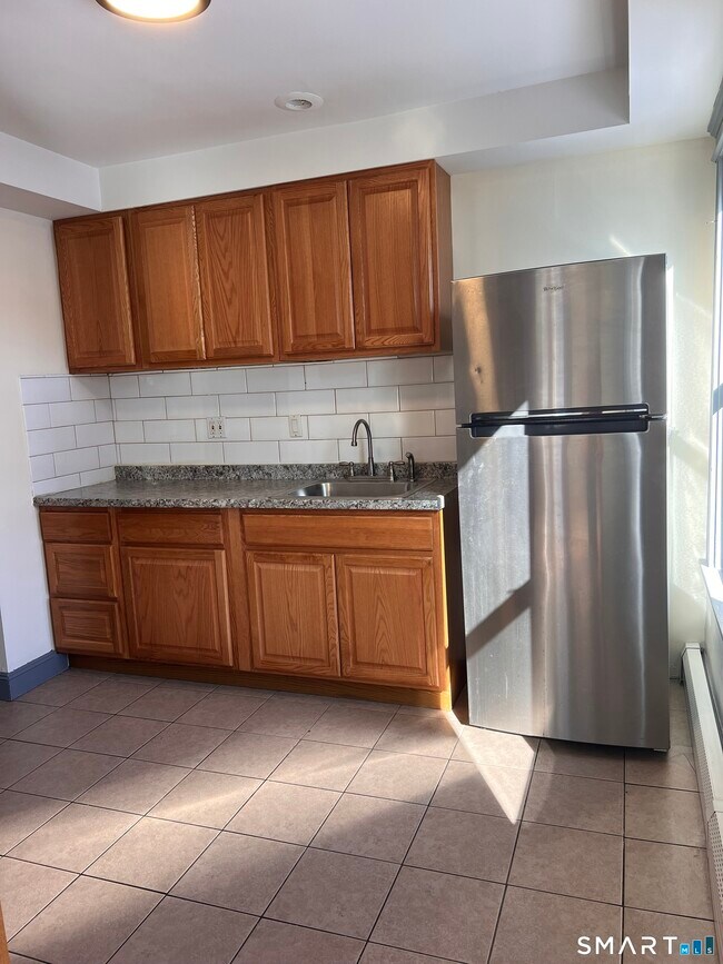 Building Photo - 337 Wilson St