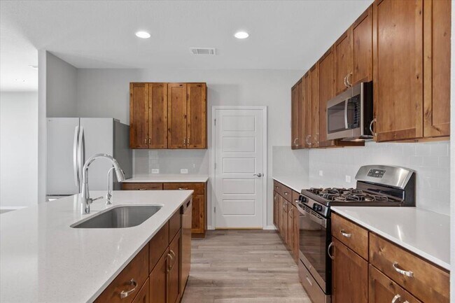Building Photo - 261 Hortus Dr