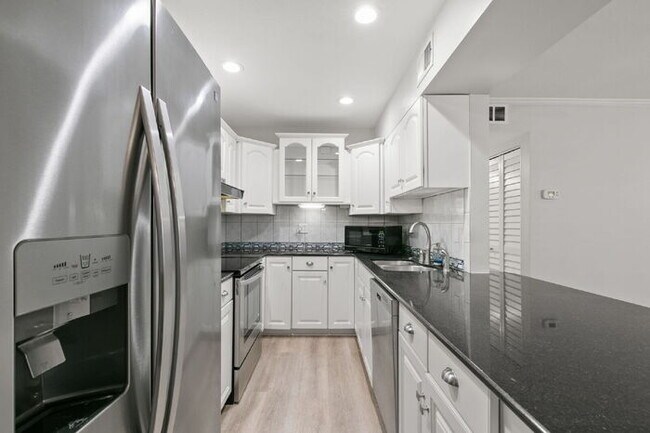 Building Photo - Apartment For Rent in Seminole WITH UPGRADES!