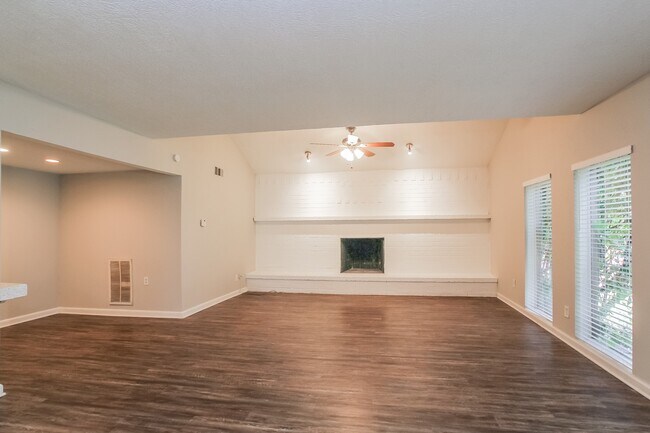 Building Photo - 17803 S Cypress Villas Dr
